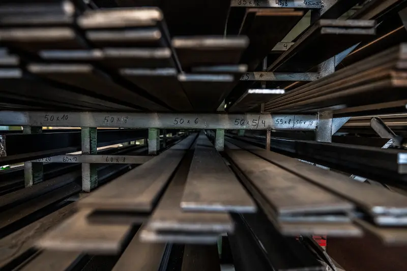 Stahlprofile im Materiallager für Stahlbaukonstruktionen